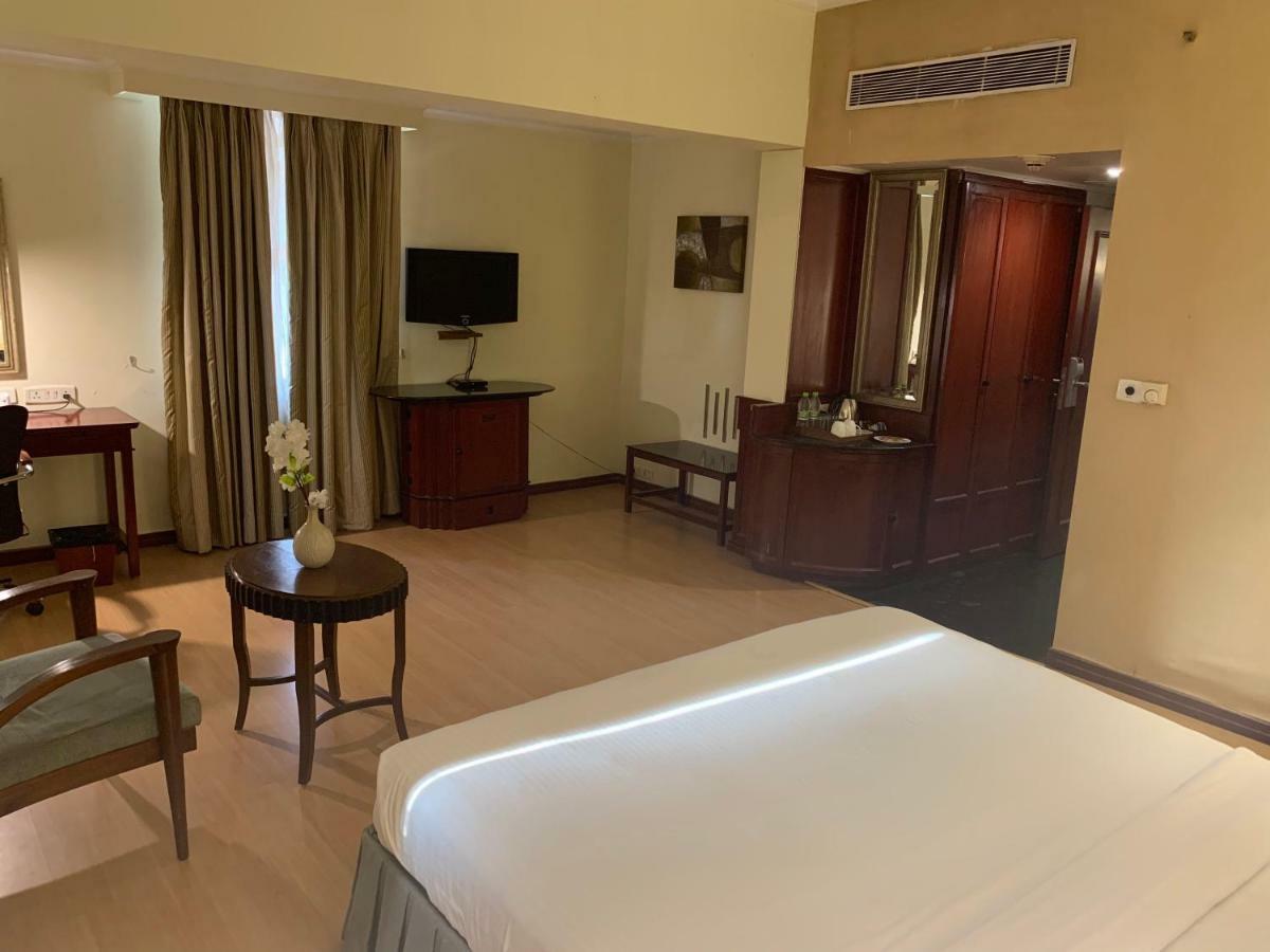The Manohar Hyderabad Hotel Exterior foto
