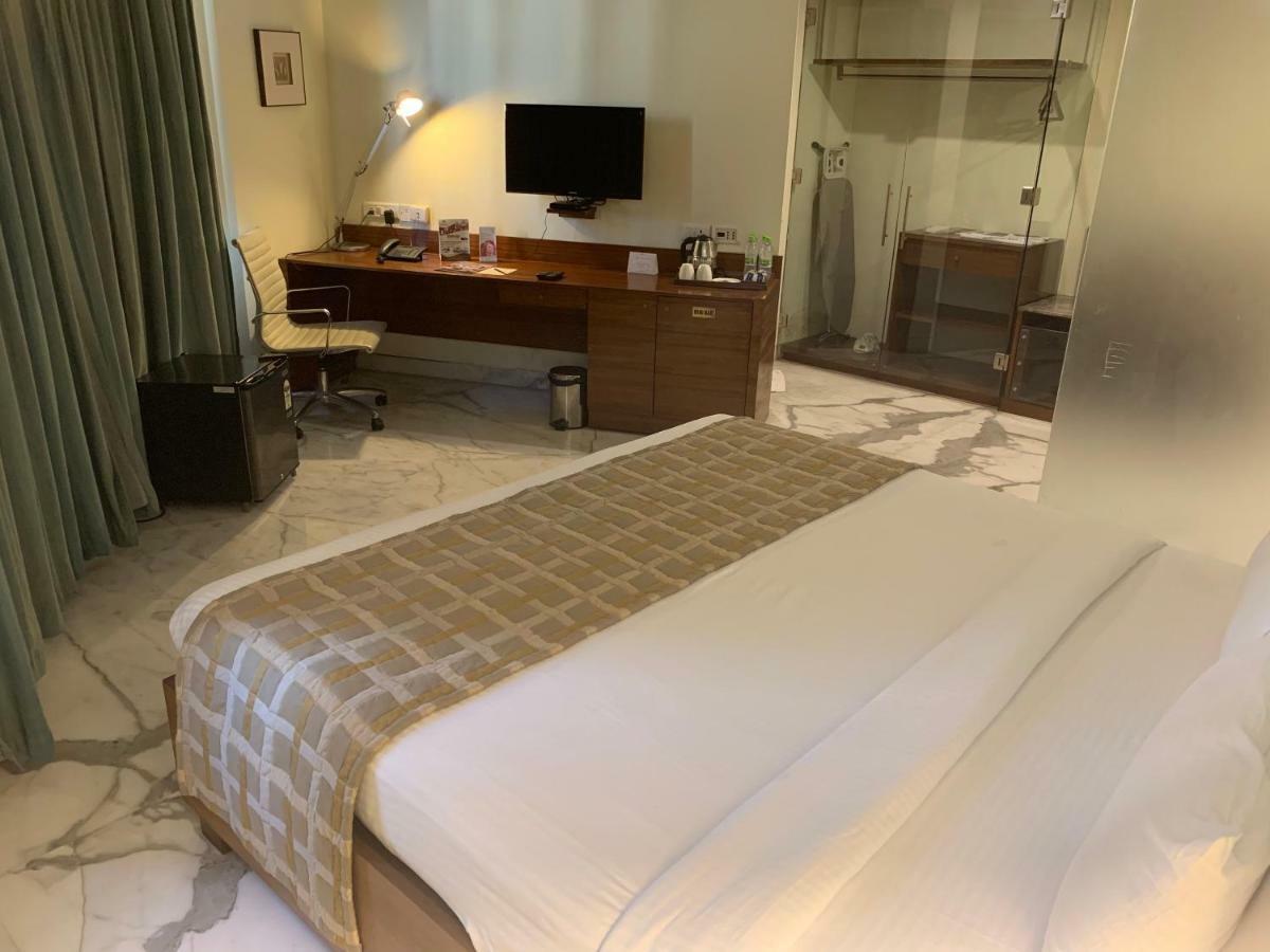 The Manohar Hyderabad Hotel Exterior foto